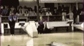 Gif Cuando el becario intenta lanzar los tests en producción