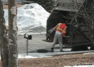 Gif Cuando después de varias horas, el bug sigue ahí