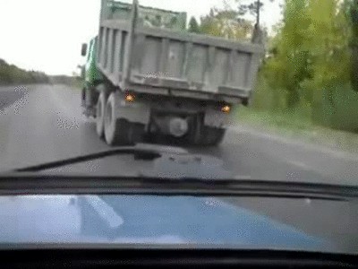 Gif Cuando mi código roto sigue funcionando en producción