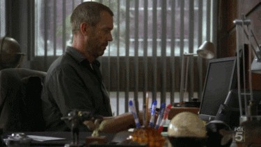 Gif Cuando el jefe pasa cerca el viernes por la tarde